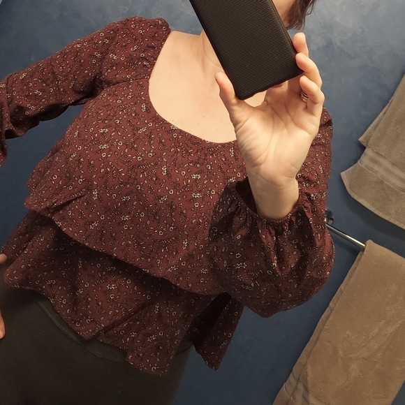 🌺SALE Plum floral ruffled top - Picture 7 of 8